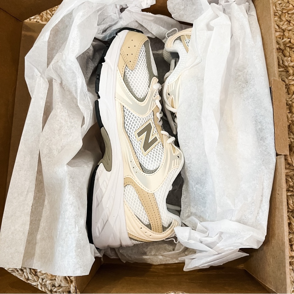 NWT New Balance 530 Beige Silver Women’s Size Men 6.5/Women 8 - Picture 4 of 12